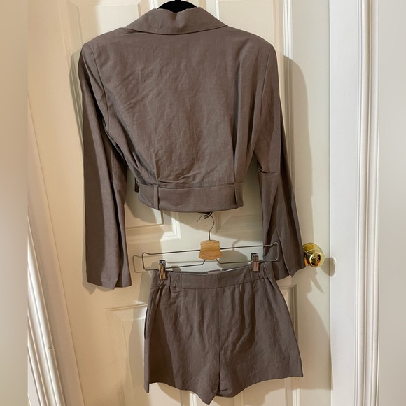 Aritzia Babaton set ; top: size xs ; bottom: size 0 - Picture 2 of 2